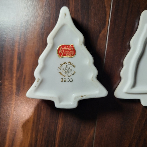 Vintage Christmas Tree Shaped Dish with Cardinal Design - Picture 3 of 4